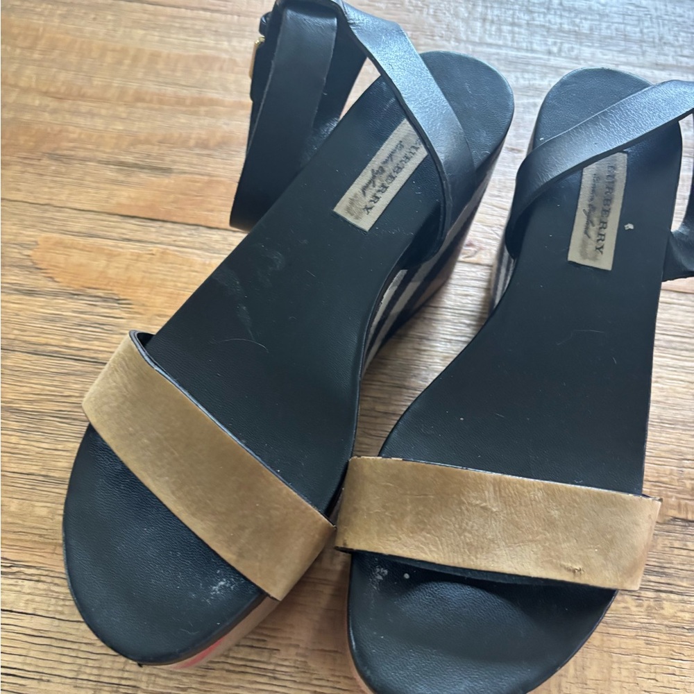 Burberry Black and Tan Sandals with Suede Straps